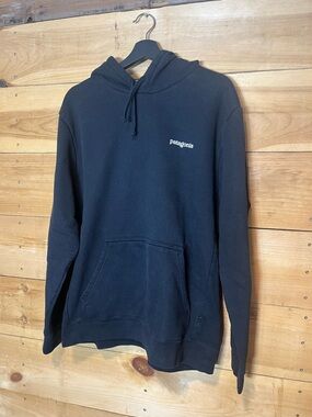 Patagonia Uprisal Hoody

Size Large

Color Black